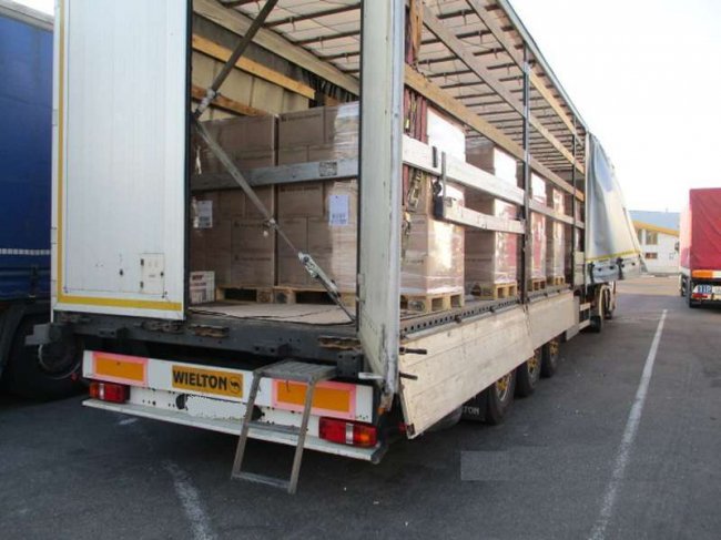 На «Ягодині» затримали вантажівку з контрабандою вартістю 144 тисячі