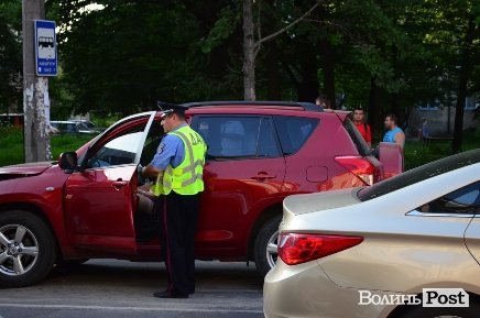 ДТП-«гармошка» у Луцьку: Тойота втаранила відразу три авто. ФОТО