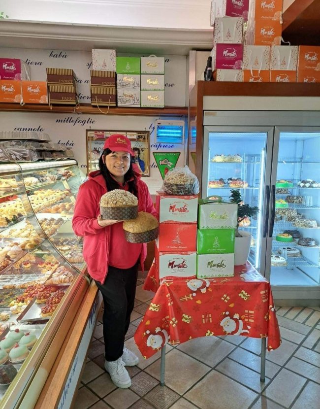 Волинянка в Італії частує місцевих випічкою із сімейної кондитерської. ФОТО