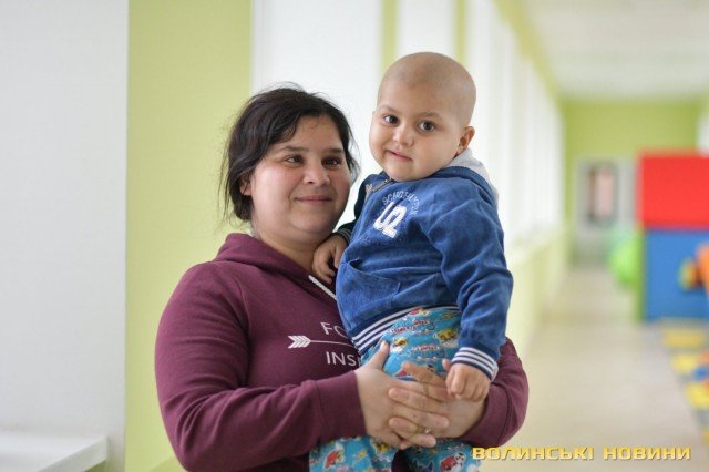 У Луцьку онкохворі діти страждають через швидке введення хімії: як можна допомогти