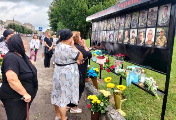 У місті на Волині відкрили стелу пам'яті про загиблих захисників. ФОТО