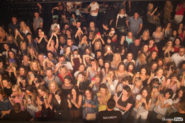 У луцькій «Опері» відгримів концерт Макса Барських. ФОТОРЕПОРТАЖ