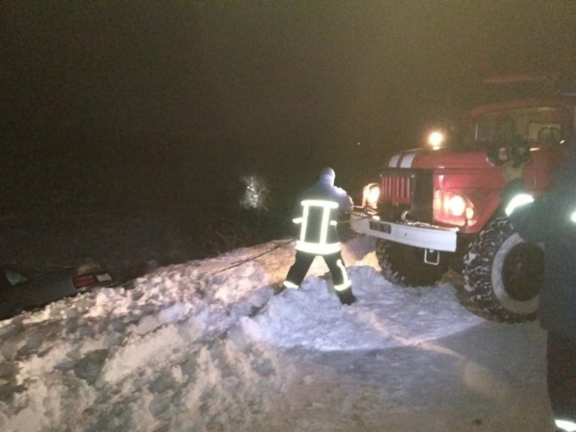 На Волині рятувальники витягли з кюветів 14 автівок. ФОТО