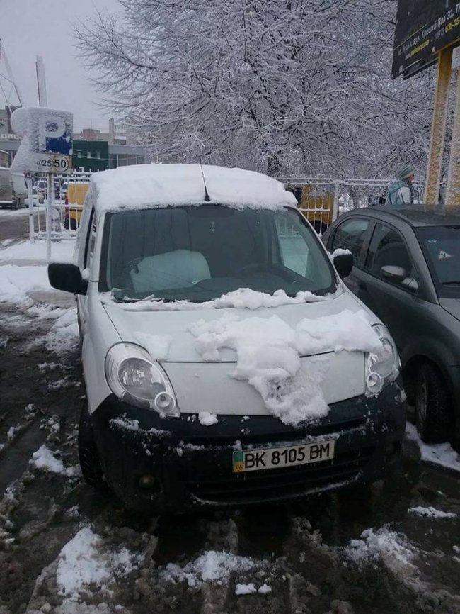 Самогонний апарат замість пасажира: у Луцьку «засікли» водія-порушника. ФОТО
