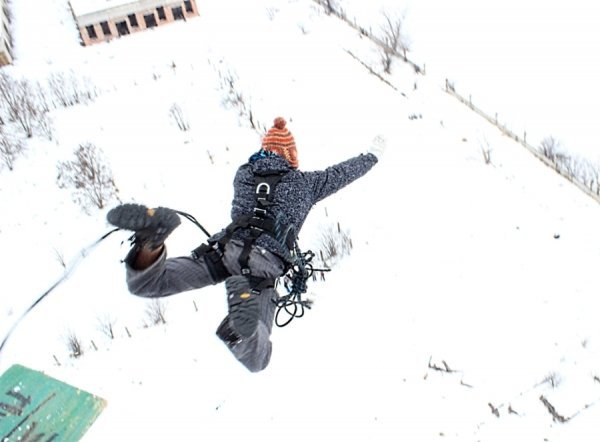 У Луцьку голий чоловік стрибнув з 50-метрової висоти. ФОТО