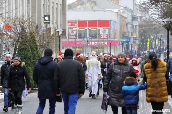 Луцьком пройшов парад помічників Святого Миколая