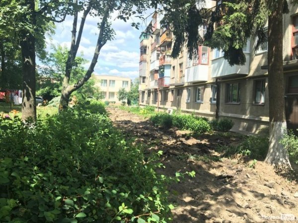 На двох вулицях Луцька розпочали ремонт дитячих майданчиків. ФОТО