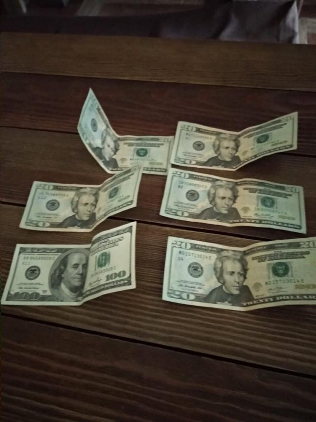 Іноземець хотів підкупити прикордонника Луцького загону за тисячу доларів. ВІДЕО