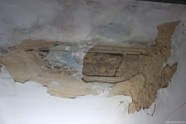 Жителі луцької двоповерхівки бояться обвалу будинку. ФОТО