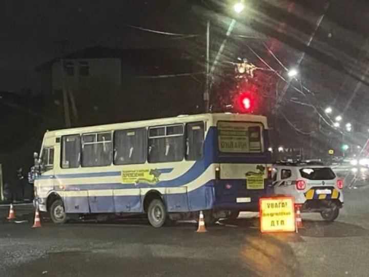 У Луцьку зіткнулися автобус та легковик