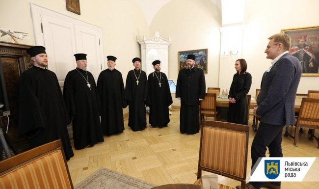 Волинські священнослужителі з митрополитом Михаїлом колядували на Львівщині. ФОТО