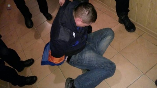 У Луцьку поліція затримала п’яного водія, який не мав документів та чинив опір. ФОТО