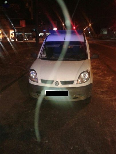 У Луцьку поліція затримала п’яного водія, який не мав документів та чинив опір. ФОТО