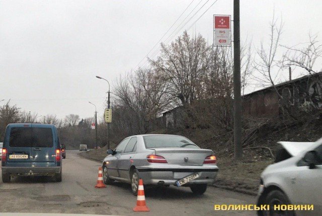 У Луцьку Opel врізався в Peugeot. ФОТО