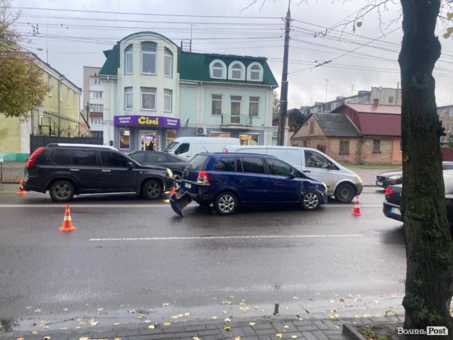  У Луцьку на Ковельській – аварія: зіткнулися автівки