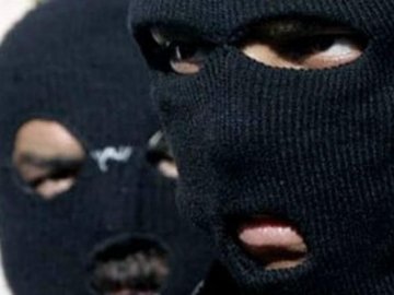 Люди в масках пограбували пасажирський автобус на Херсонщині