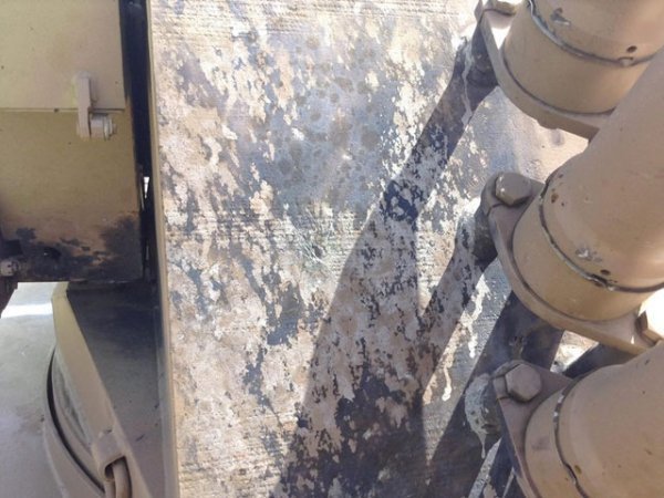 Український БТР після обстрілу. ФОТО