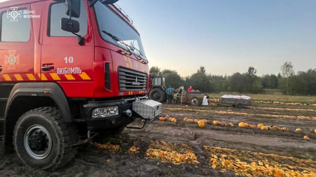 Волинянину під час збирання гарбузів затиснуло ногу в подрібнювачі комбайна