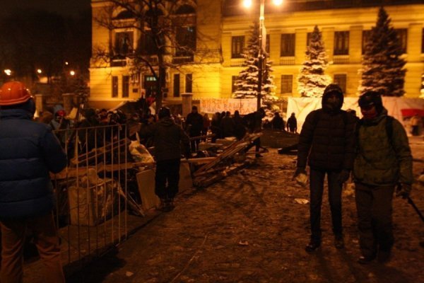 Київ у вогні: штурм на Грушевського триває