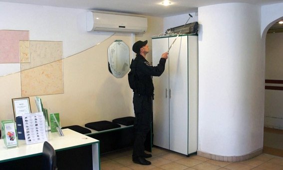 Як  у Луцьку «розміновували» ПриватБанк. ФОТО. ВІДЕО