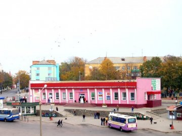 «В касу за білєтом»: у Володимирі – знову скандал на автостанції
