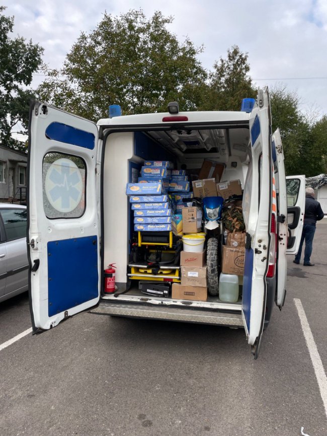 Волинські медики передали на фронт реанімобіль