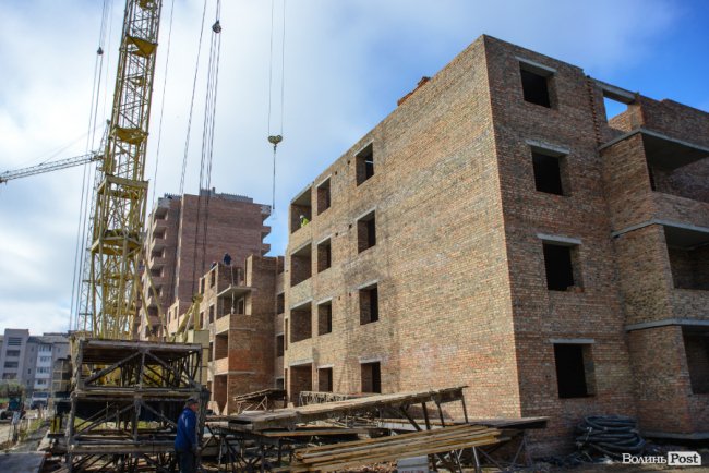 У Луцьку продовжує «рости» яскравий ЖК «Caramel Residence». ФОТО*