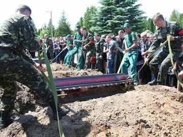 Воїнів-лучан поховали в Гаразджі. ФОТО