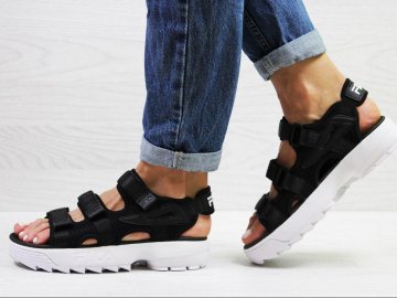 Чому варто купувати трендове взуття - сандалі та шльопанці*