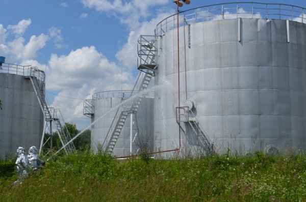 Пожежники «гасили» найбільшу на Волині нафтобазу. ФОТО. ВІДЕО