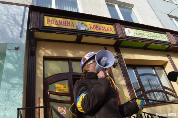 «Кров», міліція і сутичики: у Луцьку відвідали заклади регіоналів. ФОТО