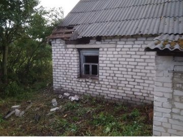 На Волині кульова блискавка пошкодила будинок одинокого дідуся