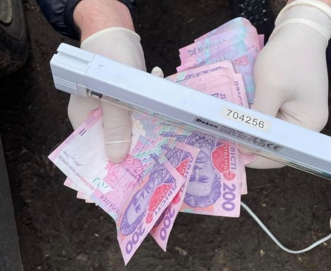 Податківцю з Волині, який «погорів» на хабарі, повідомили про підозру