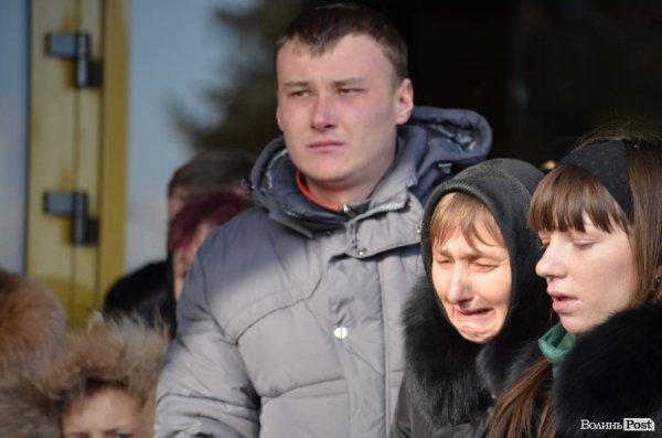 Лучани провели в останню путь бійця, що загинув під Іловайськом. ФОТО