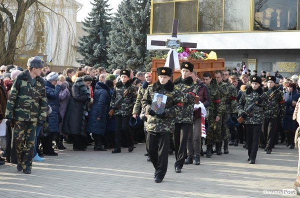 Лучани провели в останню путь бійця, що загинув під Іловайськом. ФОТО