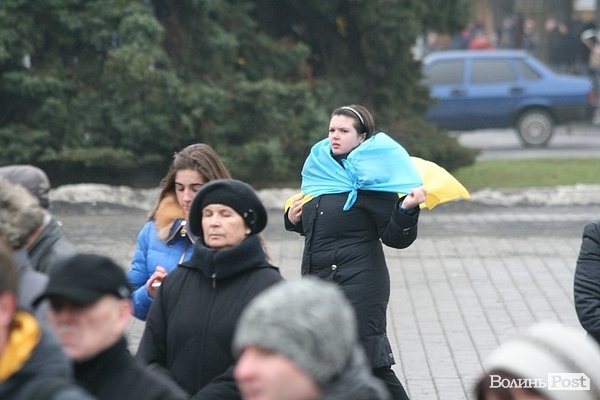Віче на луцькому Євромайдані. ФОТО