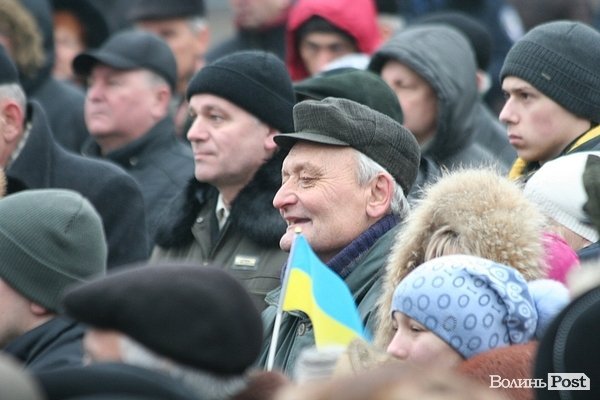 Віче на луцькому Євромайдані. ФОТО