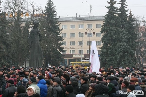 Віче на луцькому Євромайдані. ФОТО