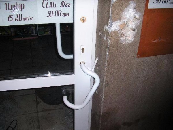 На Волині чоловік викрав гроші разом з терміналом. ФОТО 