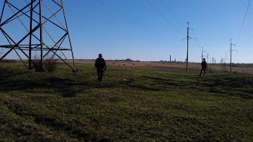 На дальному плані Ольховатка, жовтень 2014...