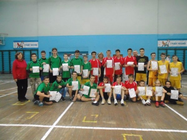 У Луцьку змагання з баскетболу відбувалися у напруженій боротьбі. ФОТО