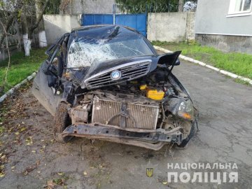 На Волині авто врізалося в дерево: 30-річний водій загинув на місці події