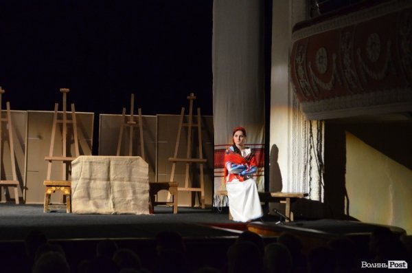 Нестандартна моновистава у Луцьку. ФОТО