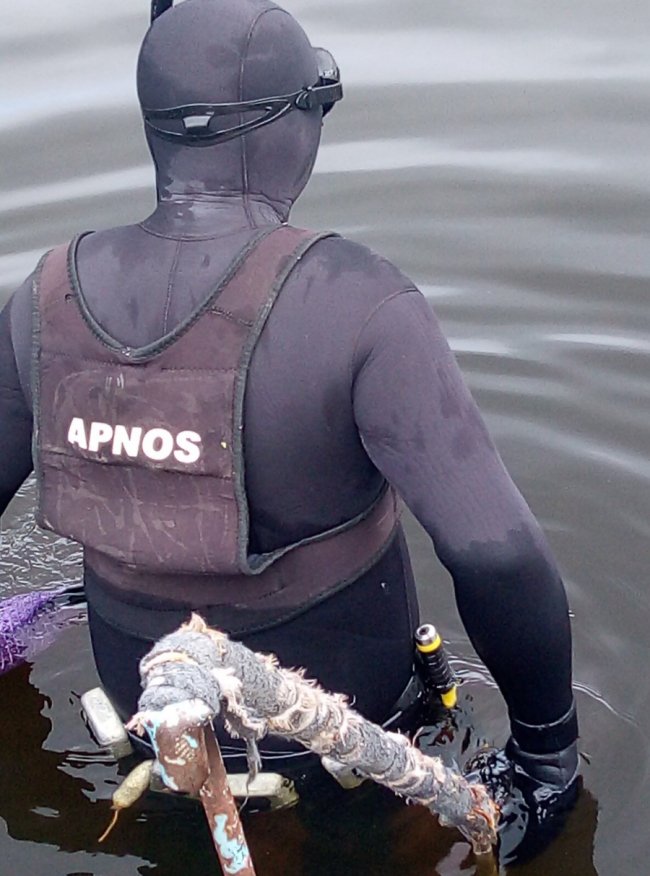 У волинському місті дайвери-активісти розчистили дно річки. ФОТО