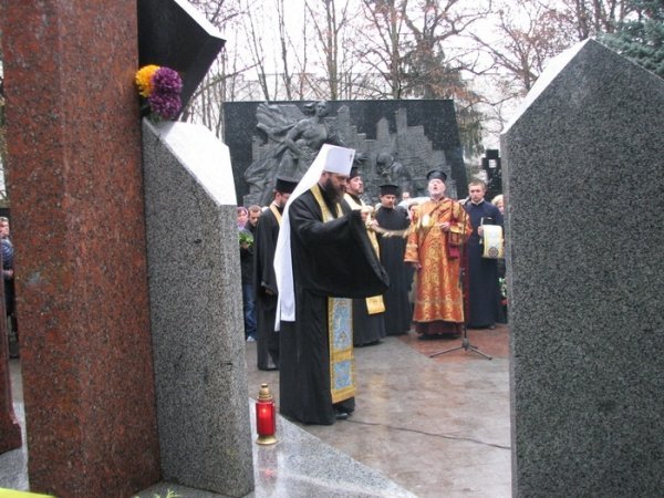 У Луцьку оновили пам'ятний знак депортованим українцям. ФОТО