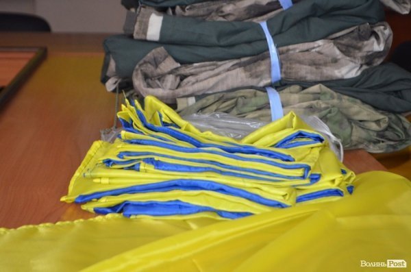 Волинським розвідникам передали 10 комплектів сучасної військової форми. ФОТО