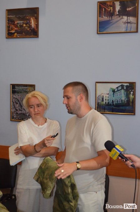 Волинським розвідникам передали 10 комплектів сучасної військової форми. ФОТО