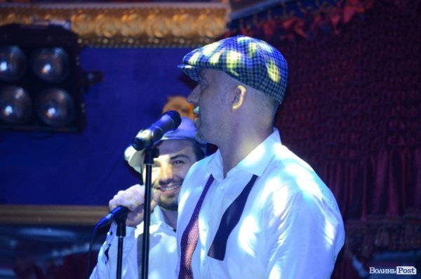«Чорний бумер», «Харизма» і «Мурка»: в Луцьку знову виступав Seryoga. ФОТО