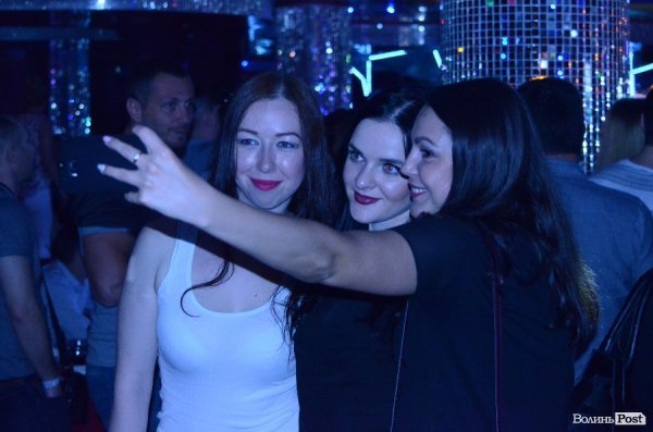 «Чорний бумер», «Харизма» і «Мурка»: в Луцьку знову виступав Seryoga. ФОТО