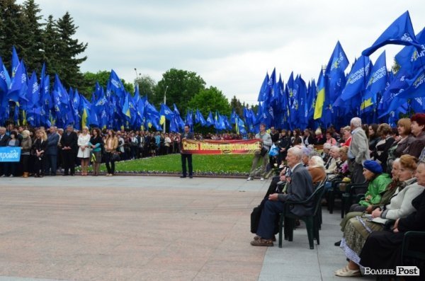 Антифашистська акція Партії регіонів у Луцьку. ФОТО